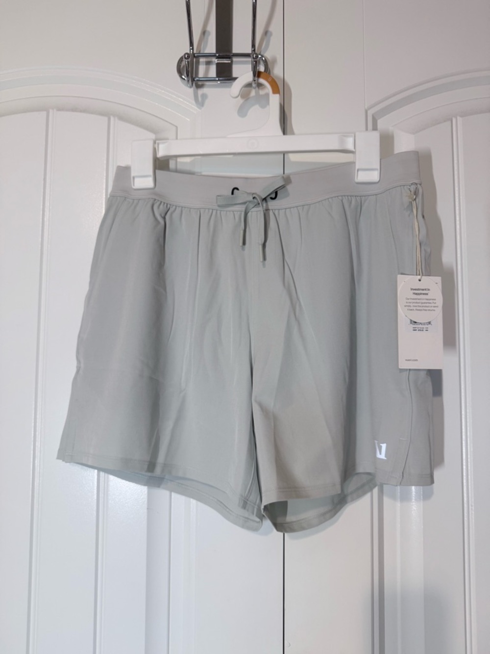 NWT Vuori Course Men's Performance Drawstring Shorts Lined 5” Moonstone